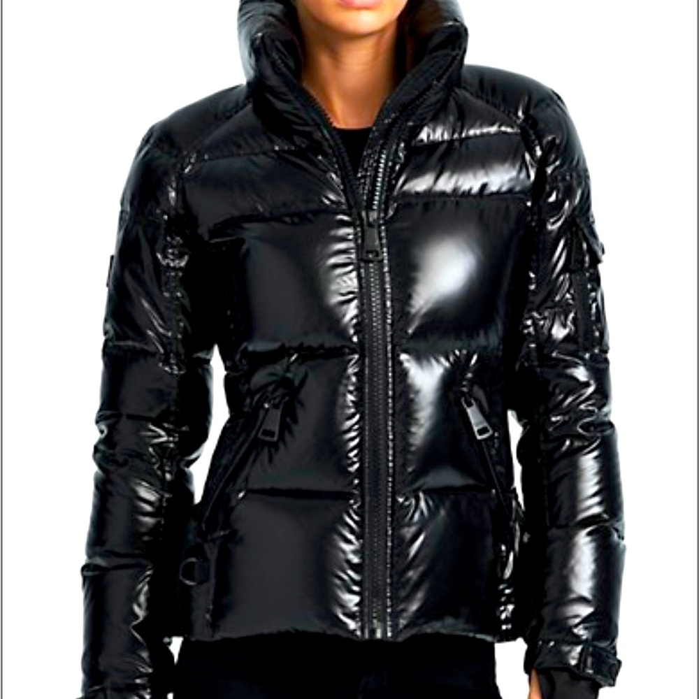This classic Freestyle puffer jacket by Sam. filled with premium duck feathers